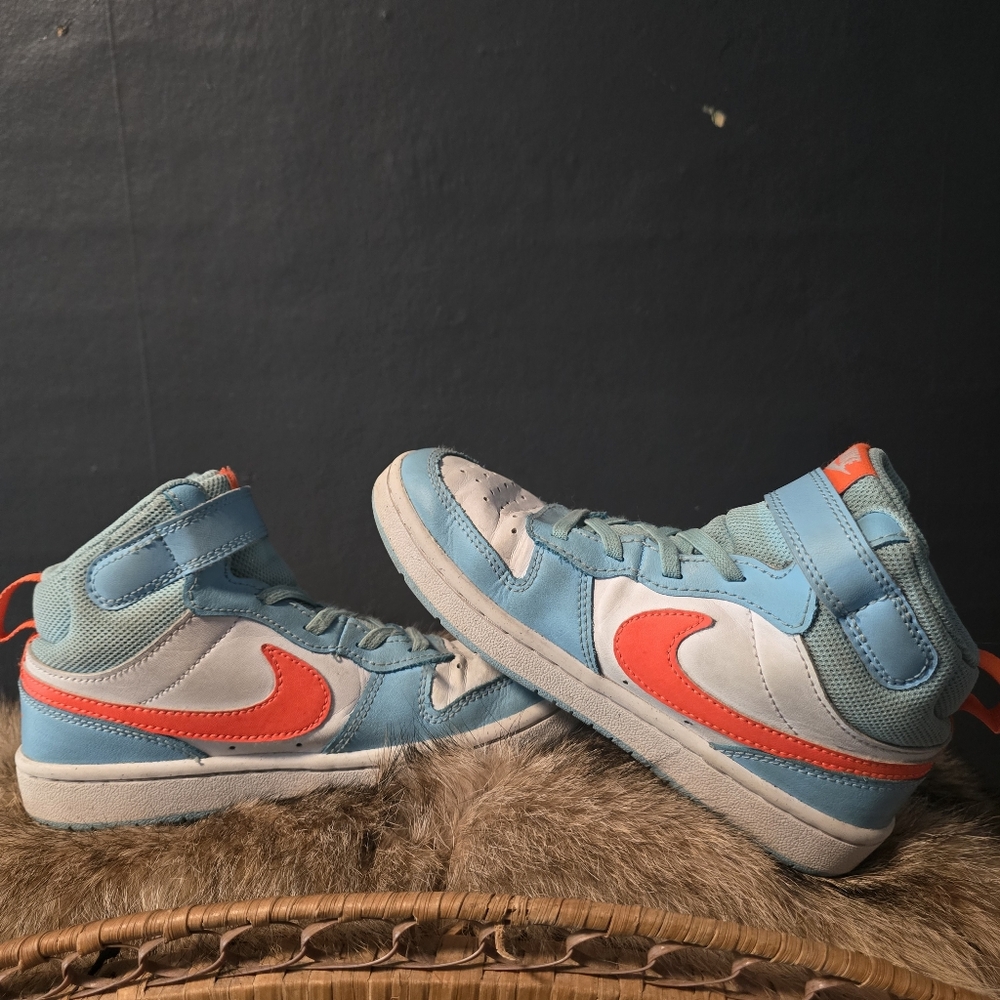 Youth Nike Court Borough Mid